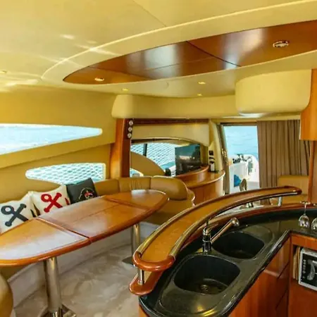 Vision Yatch Ботель *