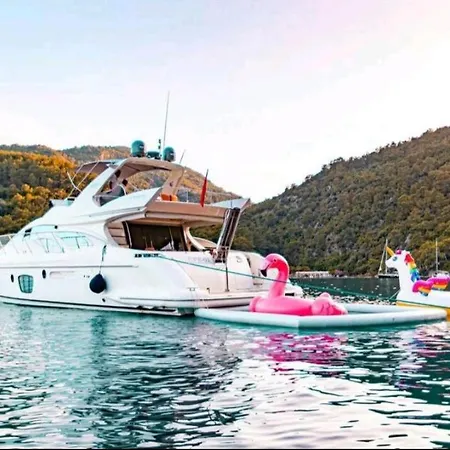 Vision Yatch Ботель *