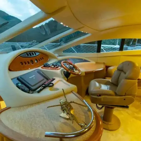 Vision Yatch 船屋 *